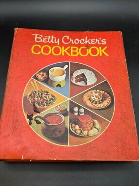Betty Crocker's Cookbook (5-Ring Binder Edition) by Betty Crocker